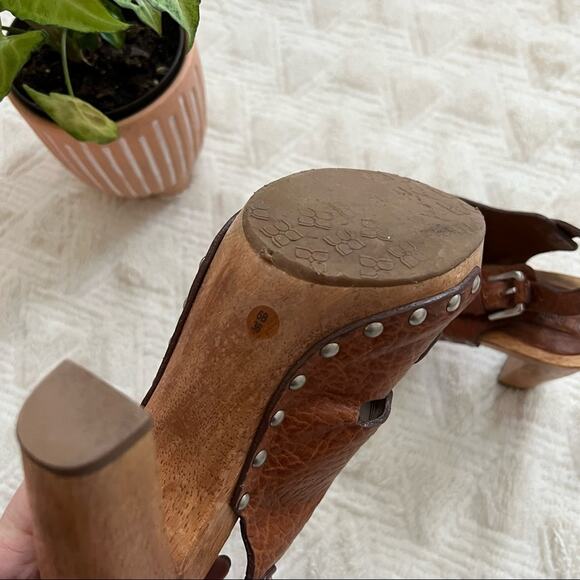BCBGMaxazria Brown Leather Buckle Strap Wooden Platform Sandals - Picture 6 of 11